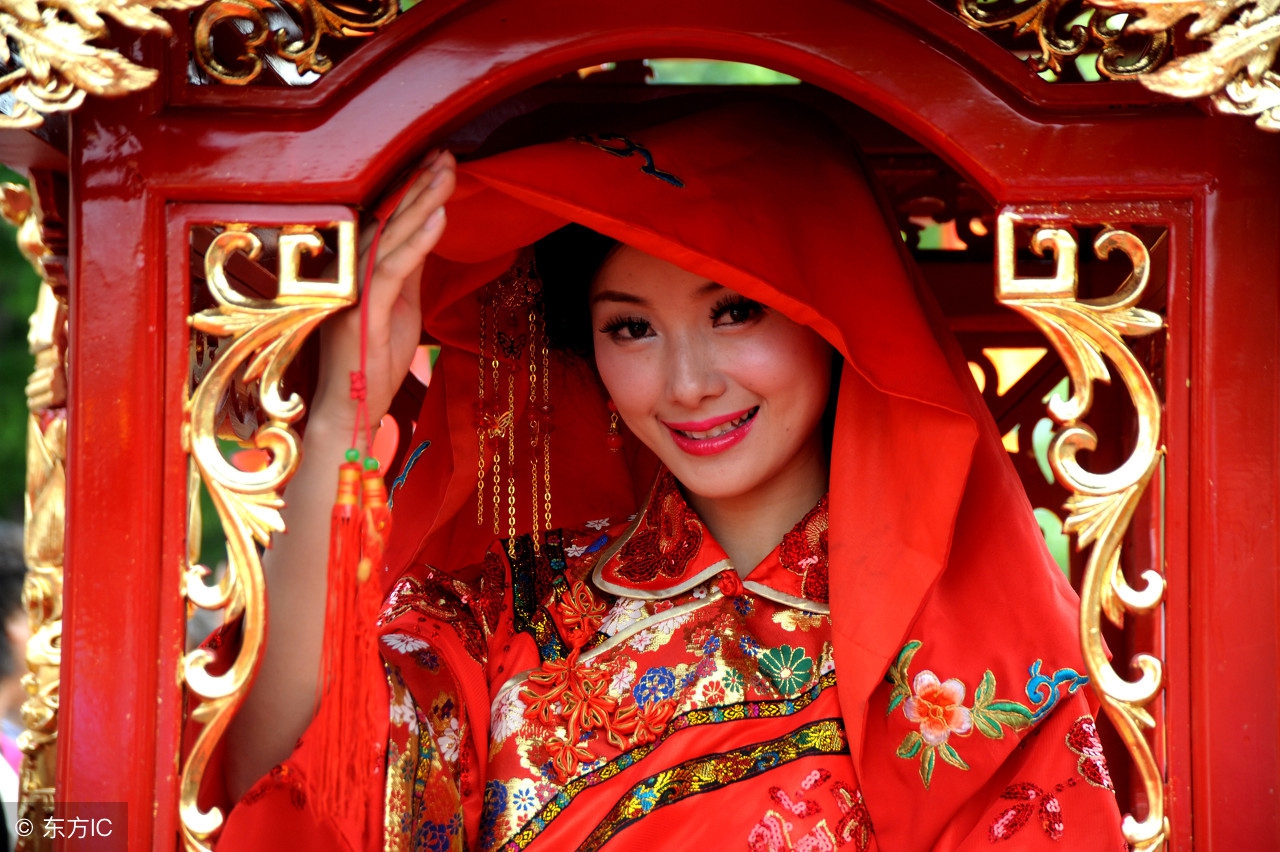 伴娘堵门创意游戏100个,结婚整蛊新郎堵门游戏搞笑