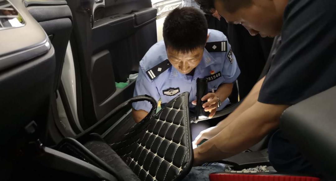 长沙保时捷停车被堵,长沙保时捷被扣