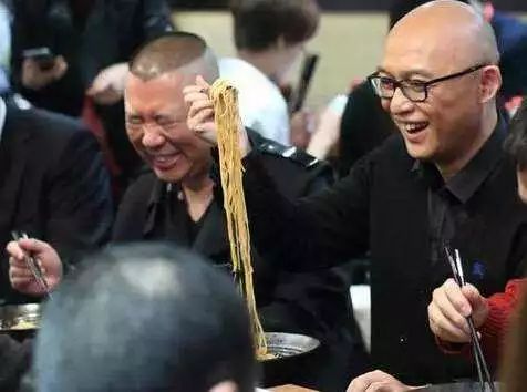 为什么明星们喜欢吃海鲜,为什么明星吃得特别多