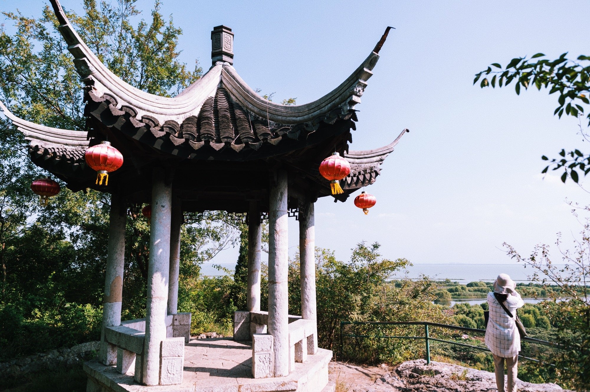 太湖不止有无锡鼋头渚，还有一座被誉为“小蓬莱”的岛，就在苏州