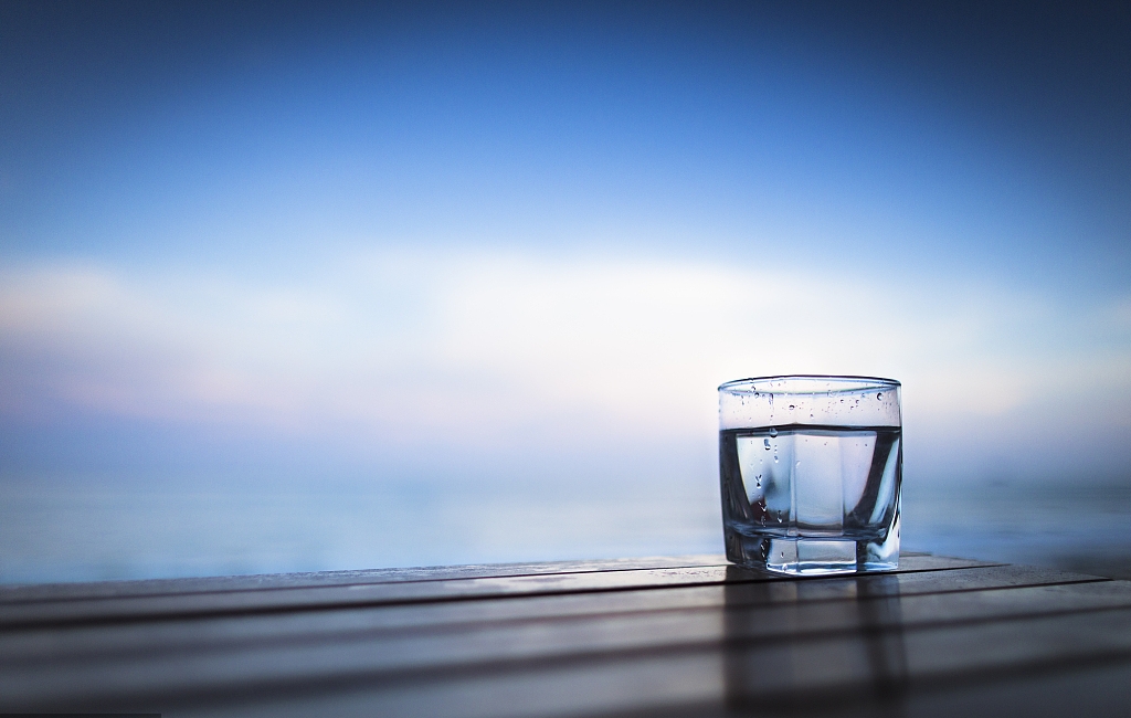 玻璃杯为什么那么容易爆,普通的玻璃杯为什么容易炸裂