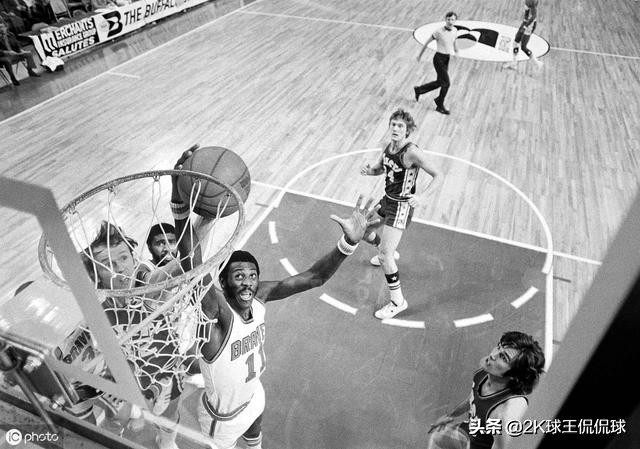 一招鲜吃遍天的nba篮球球星艾弗森,一招鲜吃遍天篮球进攻招式