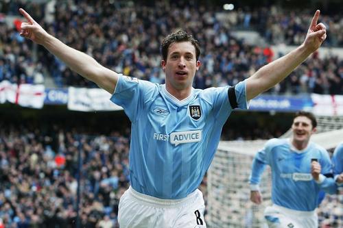 金钱铸就辉煌,曼彻斯特城英超四连冠