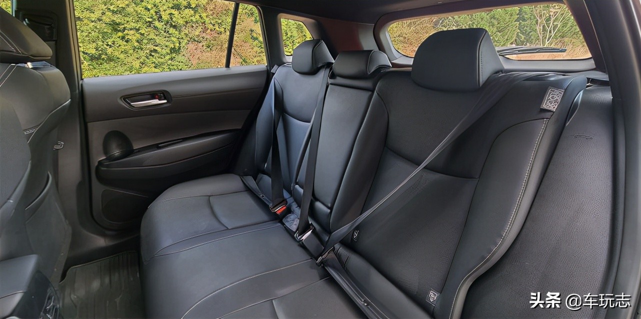 丰田卡罗拉cross实车定位高于c-hr,2020款丰田卡罗拉cross版展示