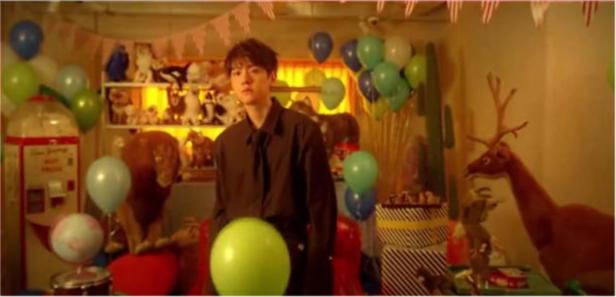 边伯贤为专辑两头跑，朴灿烈晒EXO练习照被指蹭热度，差别太大