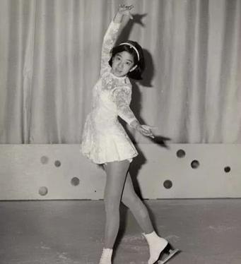 婚纱女王王薇薇73岁苗条似少女,白富美王薇薇完整版