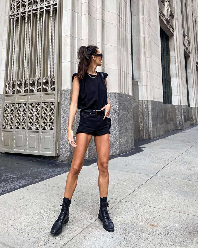 平胸女怎么穿衣搭配,平胸女人怎样穿搭好看