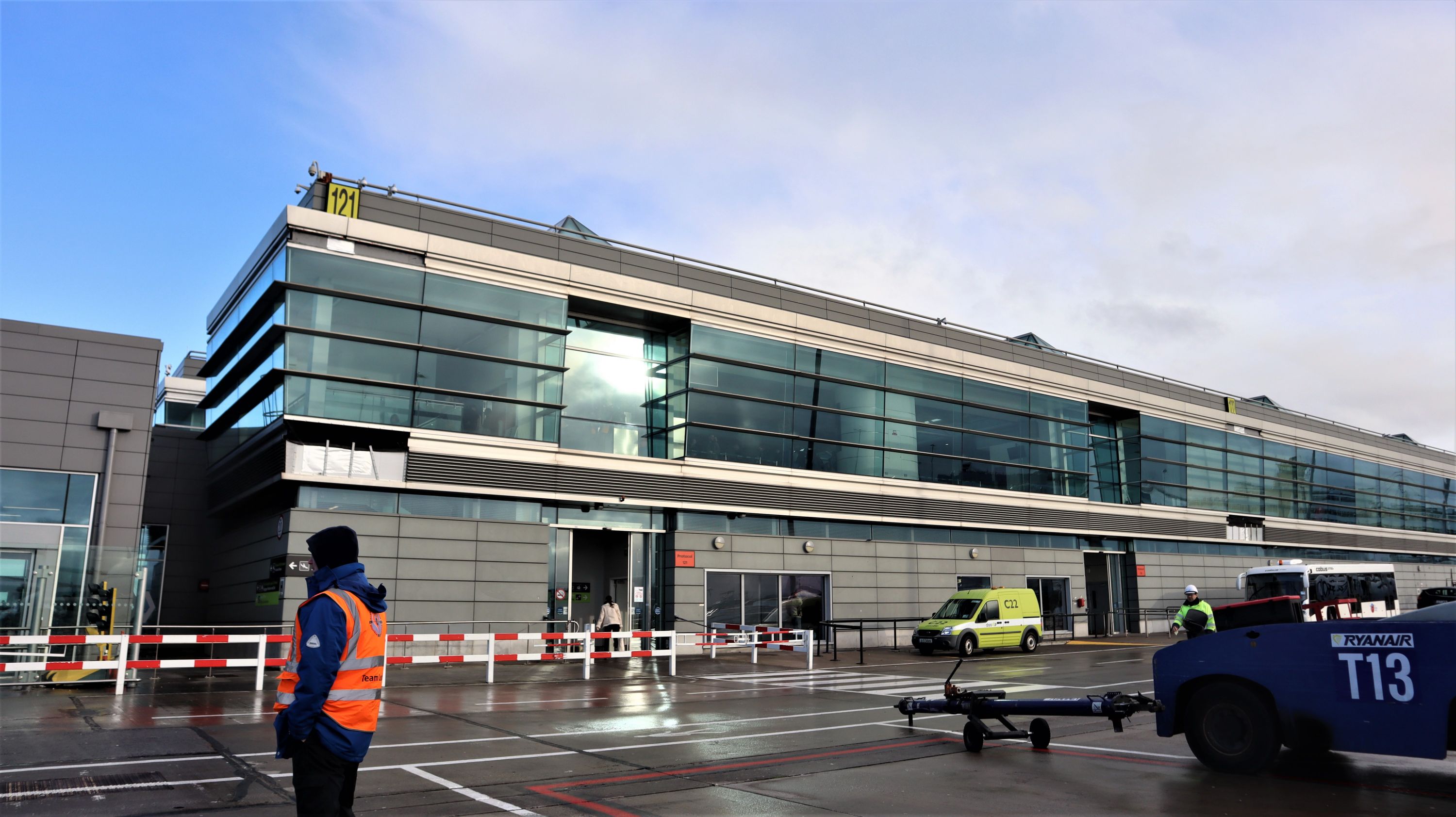 票价100块的欧洲超短线！座椅比国内廉航还窄，坐几分钟都受不了