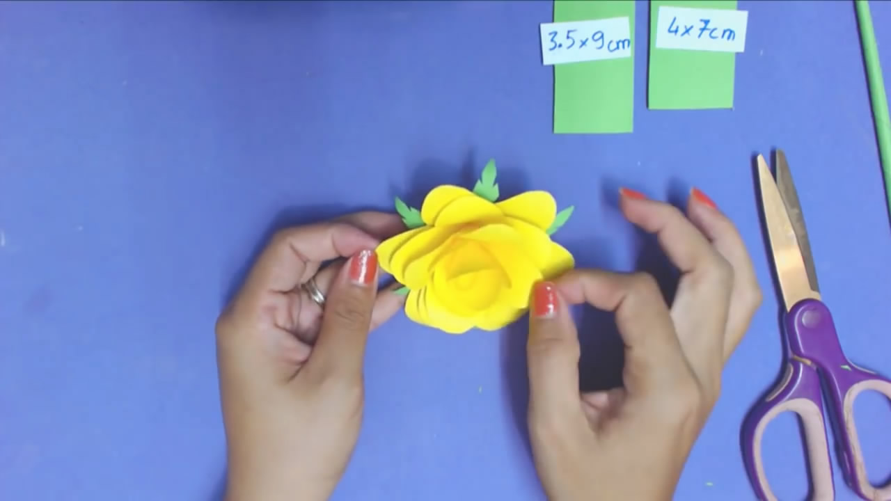 纸艺玫瑰花手工制作方法,纸艺网折最简单的玫瑰花