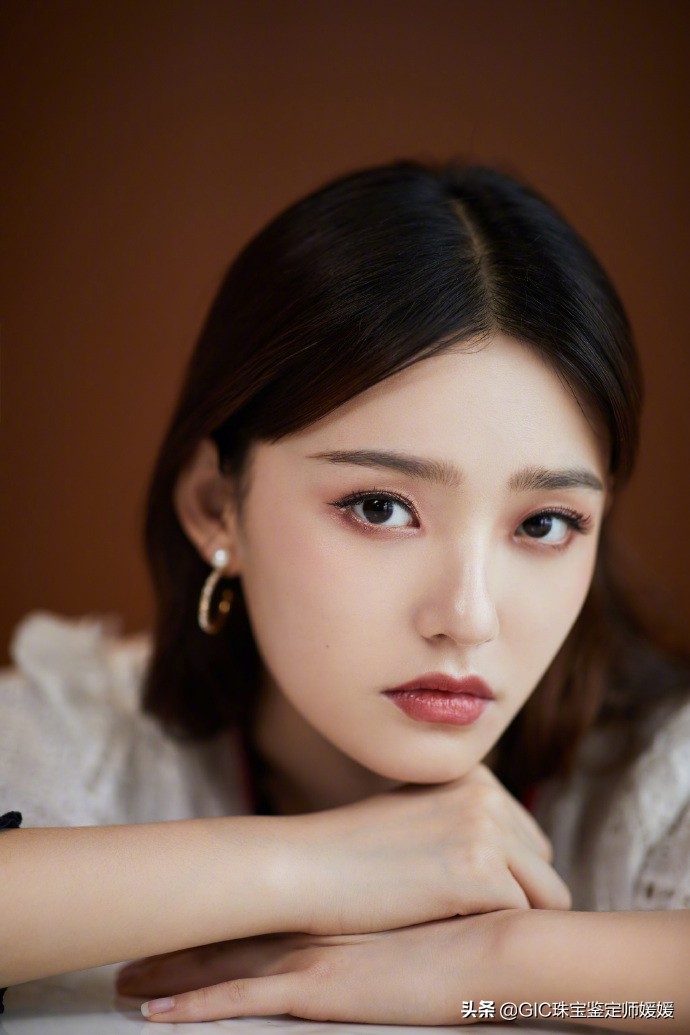 林允现身烈焰红唇,林允惊喜现身