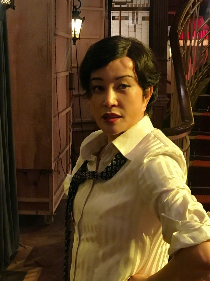 刘晓庆在八佰里的表现,刘晓庆摔倒完整视频