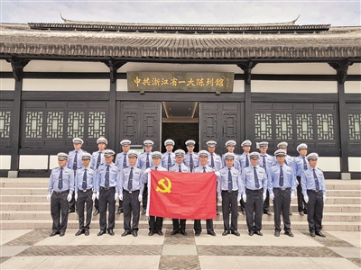 凤卧山下的“公安蓝”