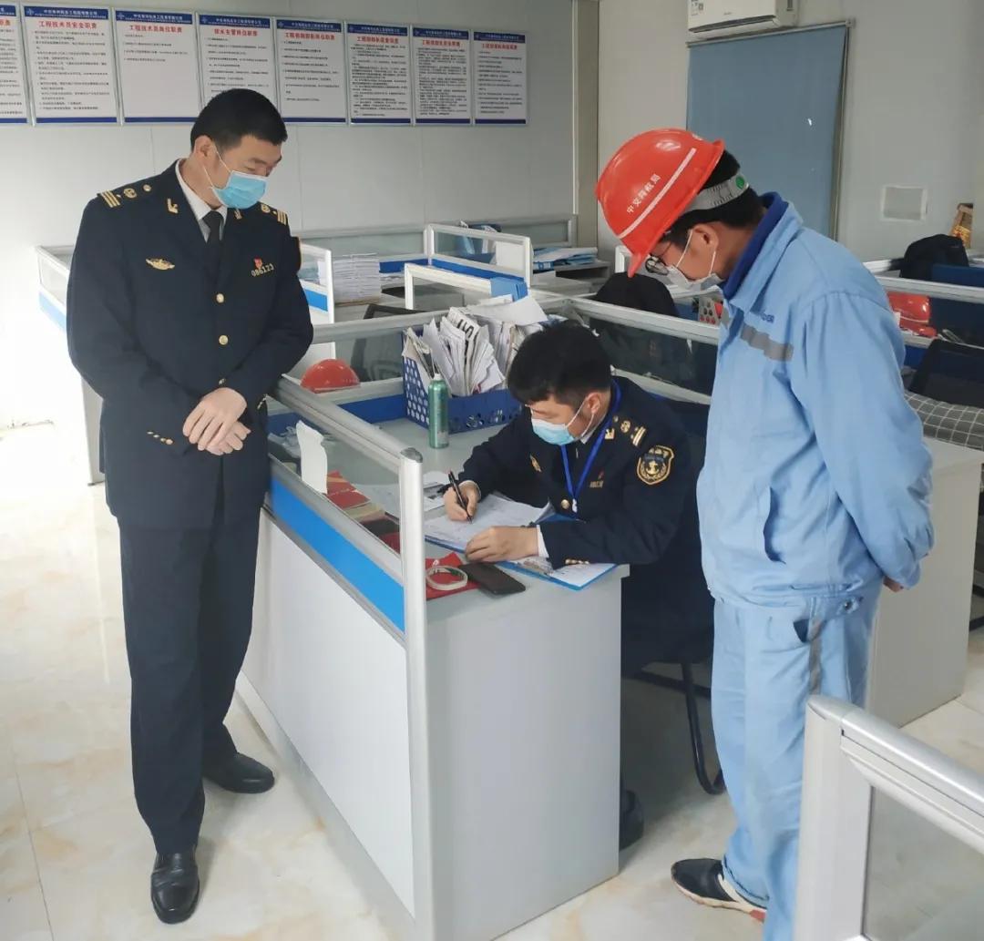 首船成功靠泊广西最大油码头投产,迎来首条3万吨级油品船