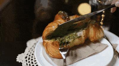 吃了10年可颂，才知道正确装逼读音是“裤啊松”