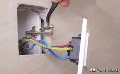 插座底盒没清理,插座底盒不打胶怎么修