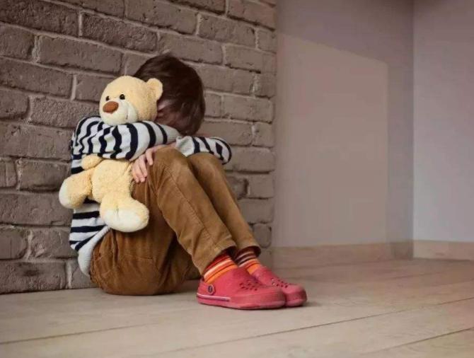 鍏瞾濂冲効澶硅剼婊″ご澶ф睏,5宀佸瀛愬嚭鐜板す澶ц吙