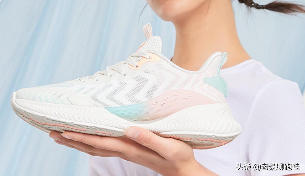 不看品牌看档次的表,adidasub跑鞋性价比推荐