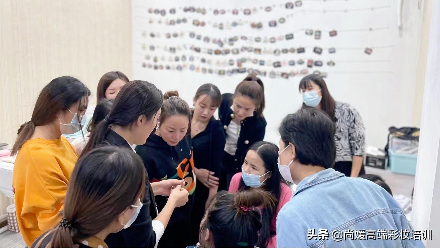 绾㈠獩缇庣敳,绾㈠獩褰㈣薄缇庡璁捐瀛﹂櫌