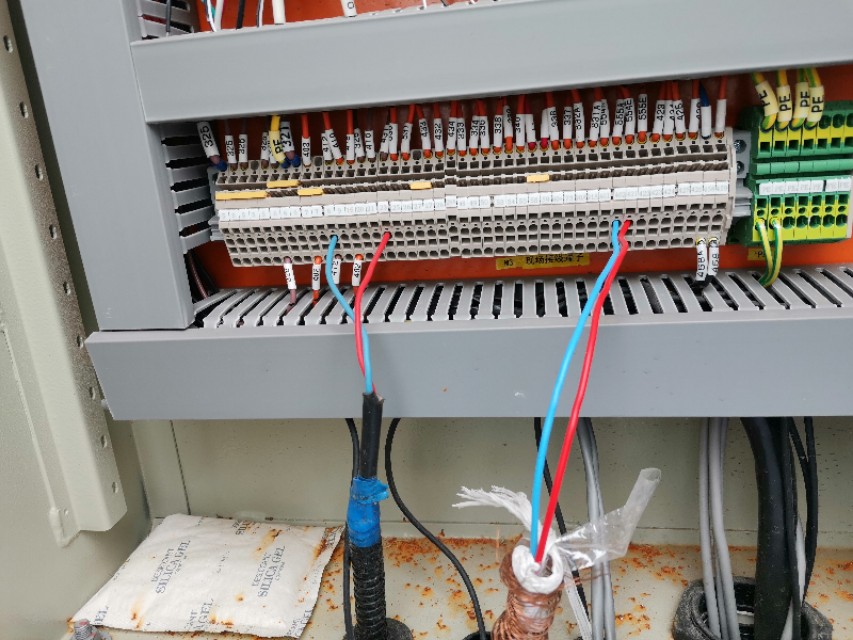 麦克维尔螺杆机报液位故障,麦克维尔螺杆式风冷机组故障检修