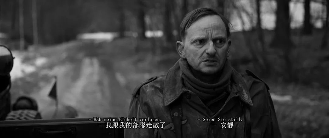 《冒牌上尉》：19岁少年逃兵的刽子手生涯，极权主义下的人性拷问