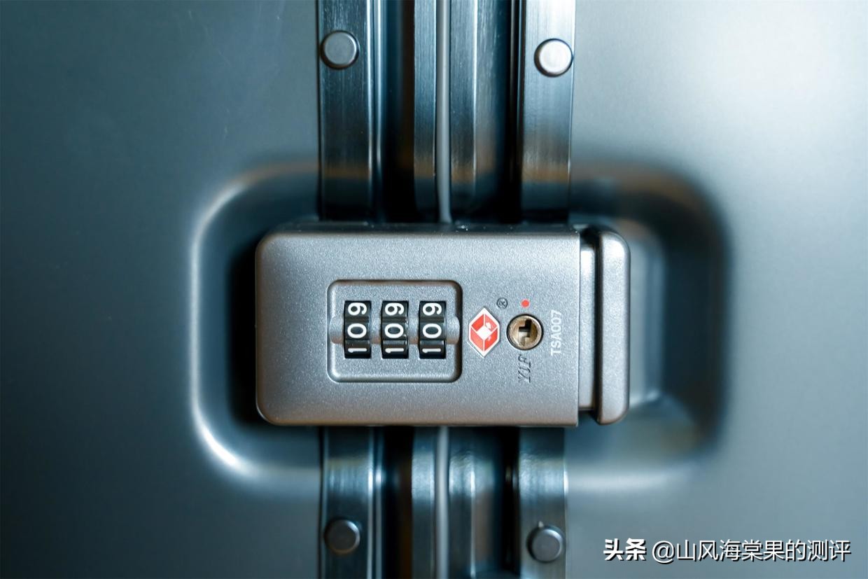 地平线八号行李箱个性装扮,地平线八号行李箱如何鉴定为正品