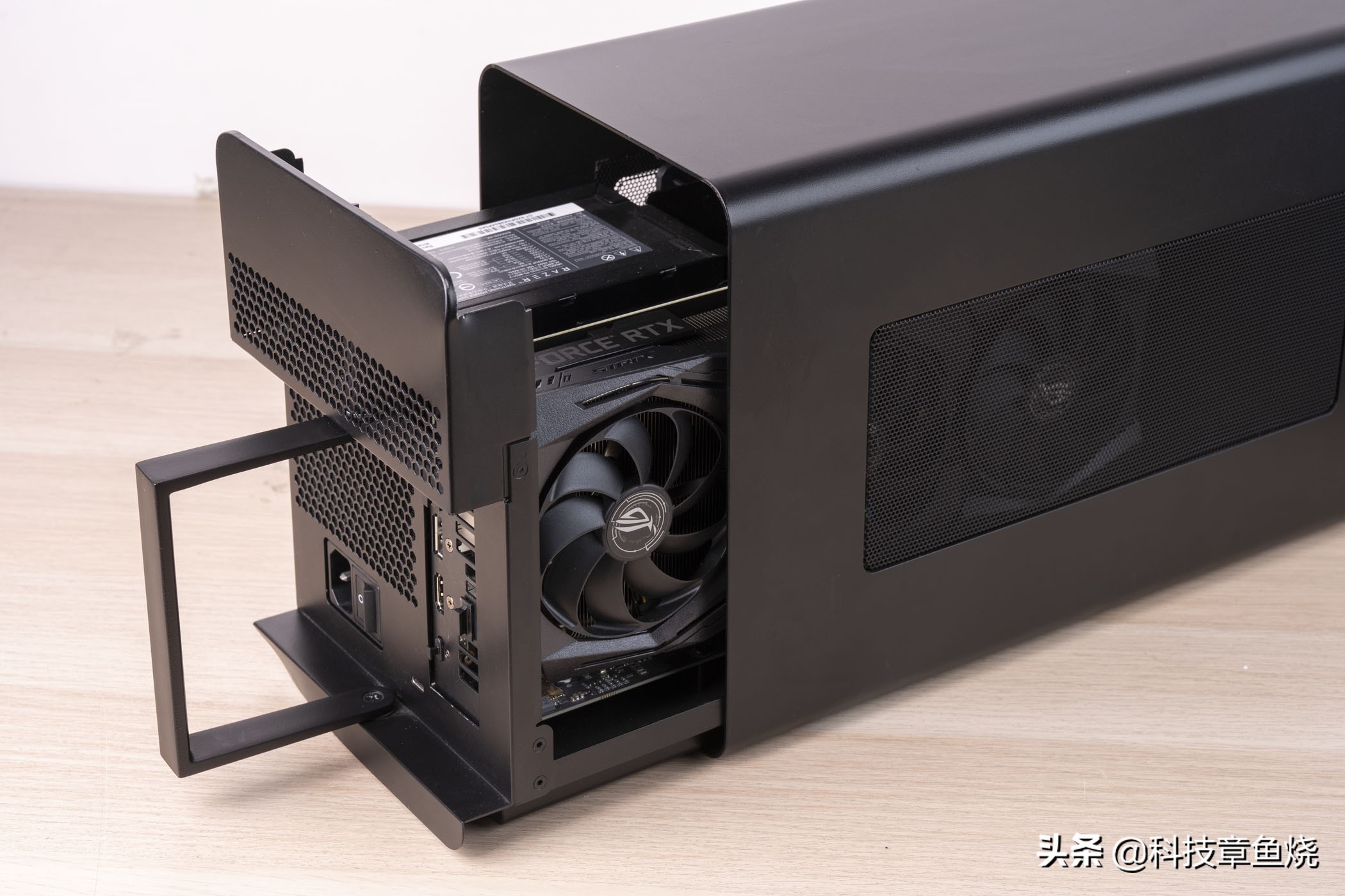 雷蛇战核显卡扩展坞工作原理,雷蛇战核x需要驱动么