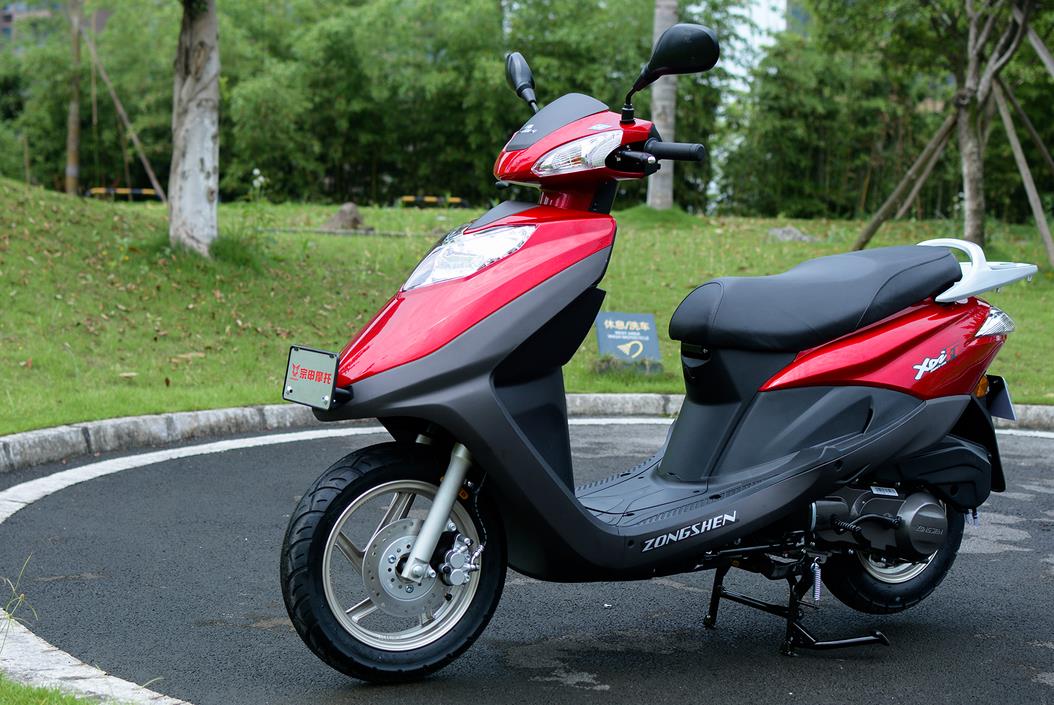 宗申踏板摩托LED大灯,宗申动力续航1000公里燃油代步车