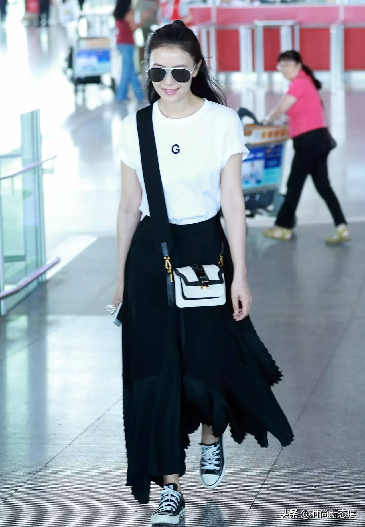 百褶纱裙怎么搭配好看,百褶纱裙怎么搭配上衣