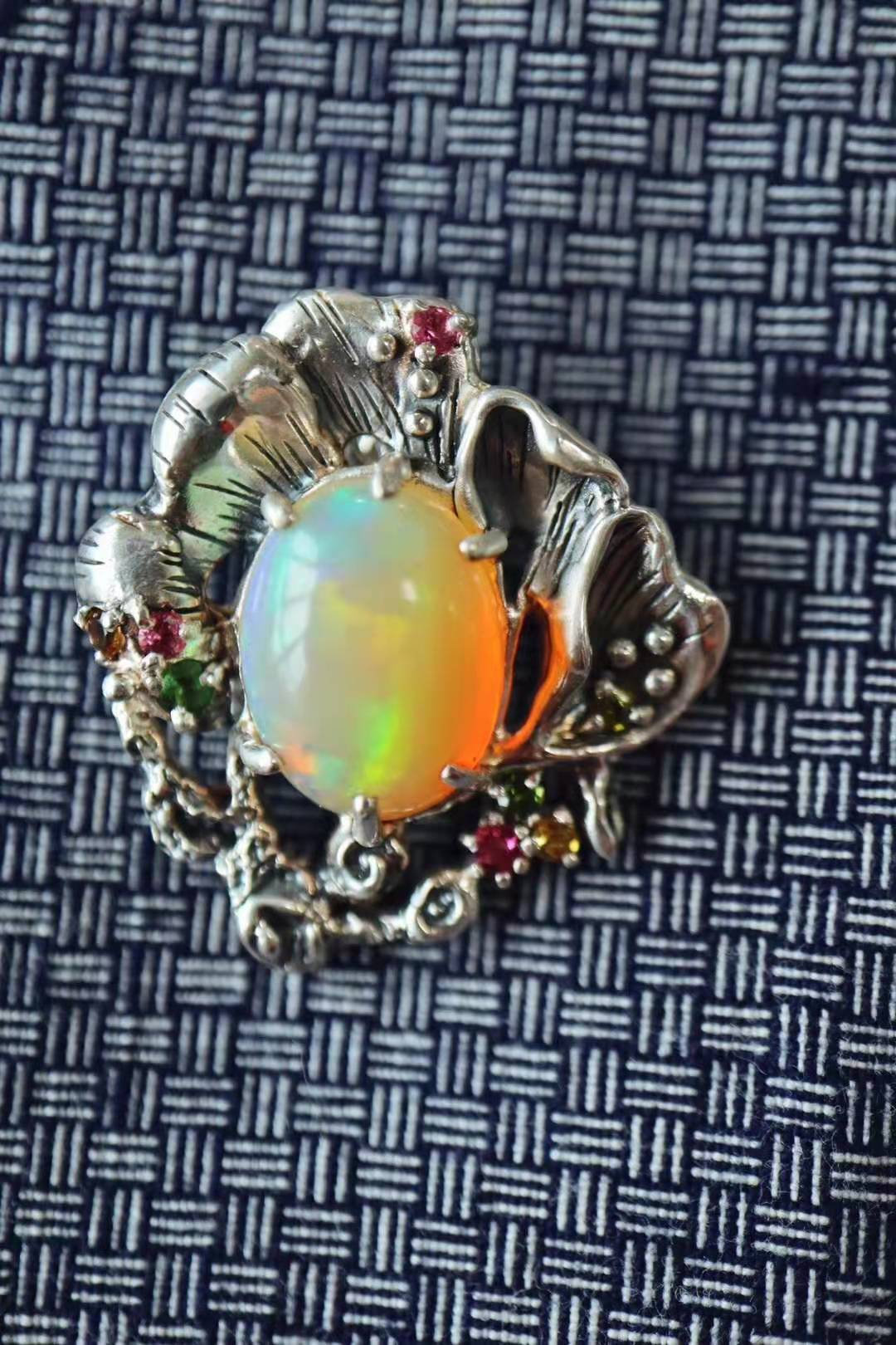 欧泊是什么宝石价格多少,欧泊是贵重宝石吗