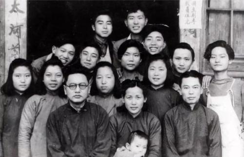 洪金宝地位到底有多高,洪金宝为啥地位那么高