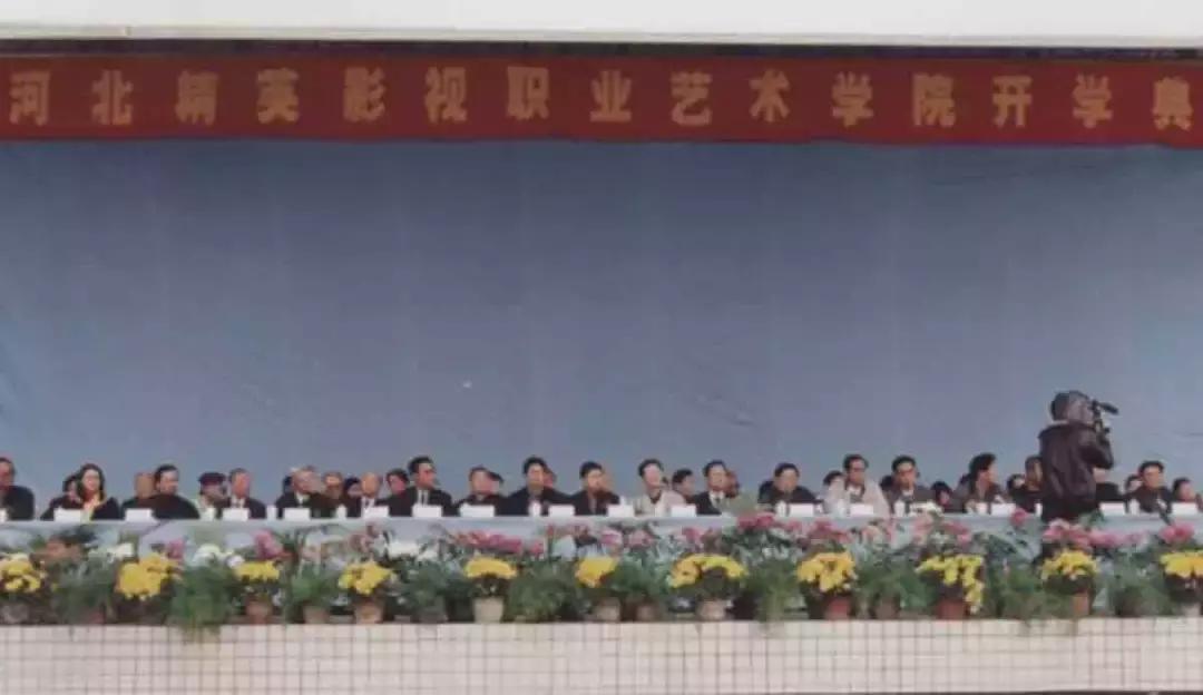 他曾卖汽水,搞快餐,今坐拥数十亿资产,引来20万同行参观