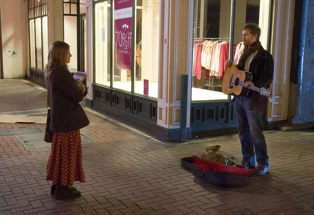 为什么相爱的两个人却不能相见,为什么他们相爱却不能在一起