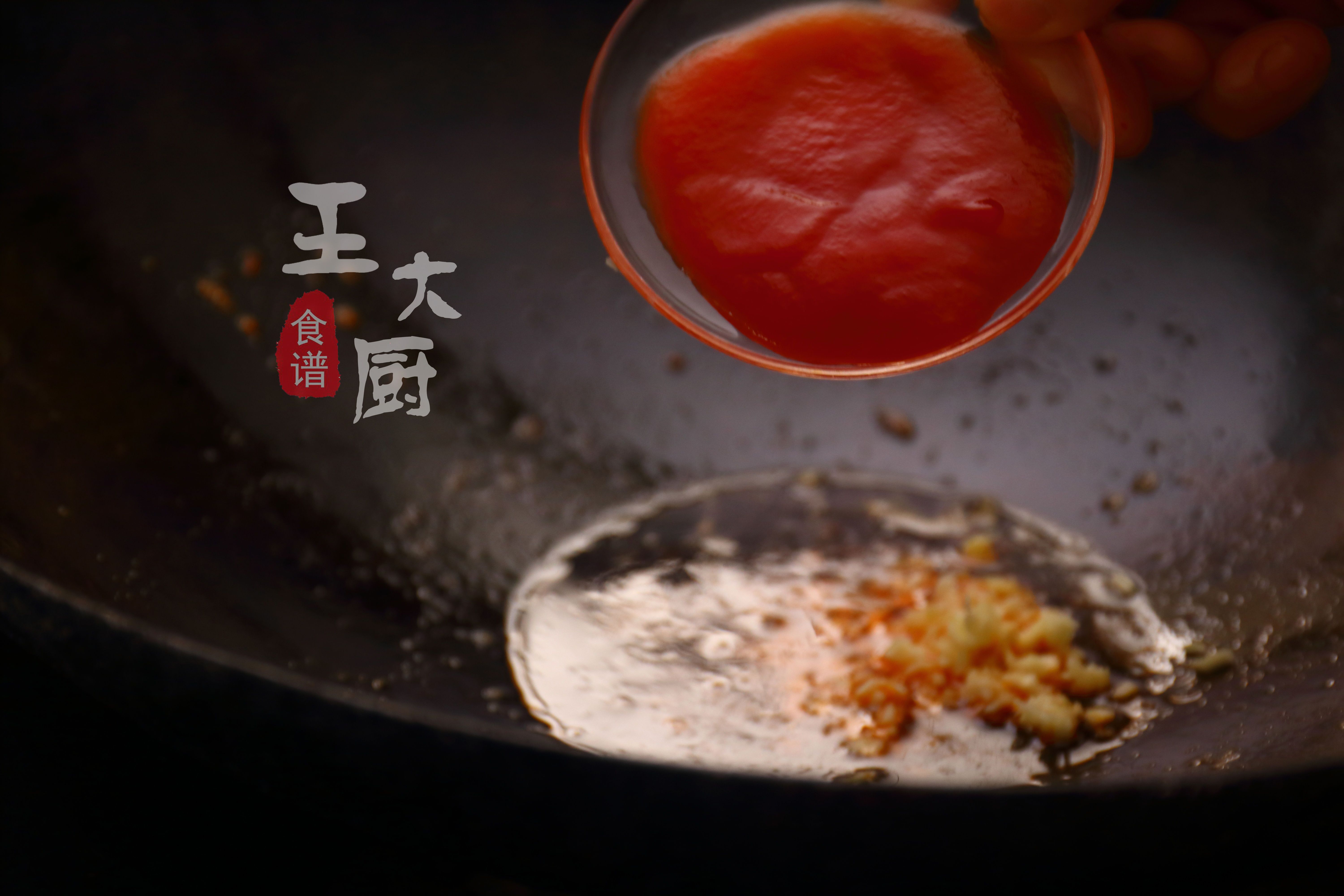 油焖大虾正宗的家常做法,年夜饭少不了美味可口的油焖大虾