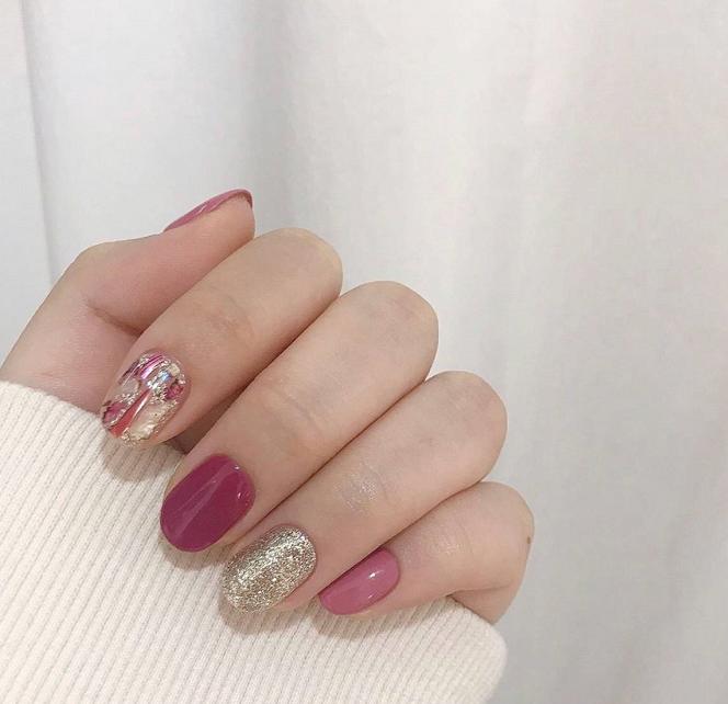 万能的亮片美甲不仅让你的指尖更出众,还会让你拥有好心情哦!