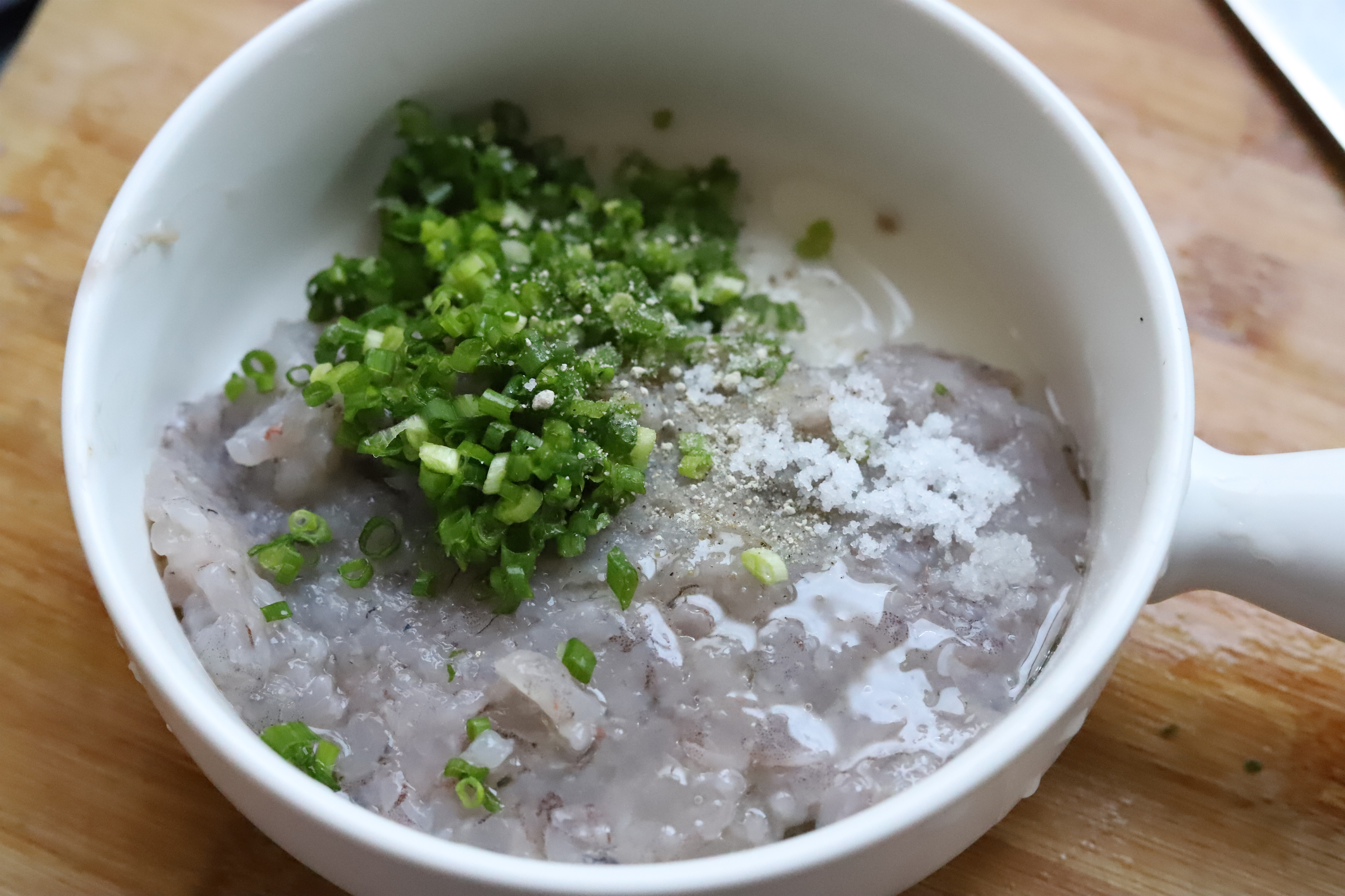 素馅虾仁馄饨正宗做法,1岁宝宝虾仁鸡蛋小馄饨馅的做法