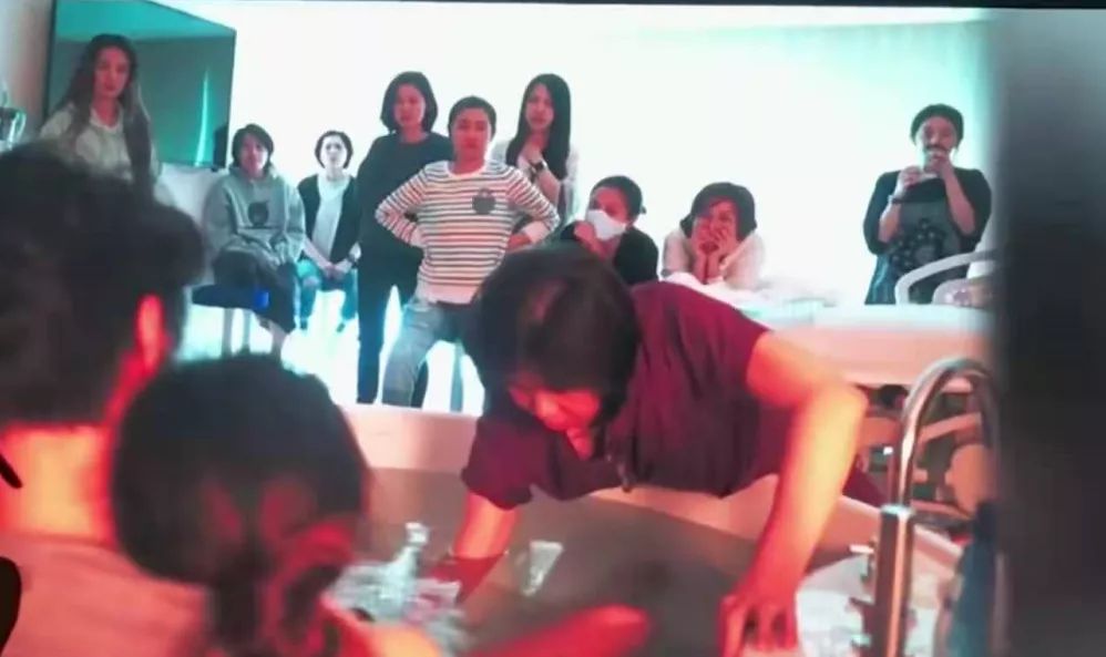 ella的水中分娩纪录片,台湾歌手ella不是水中分娩吗