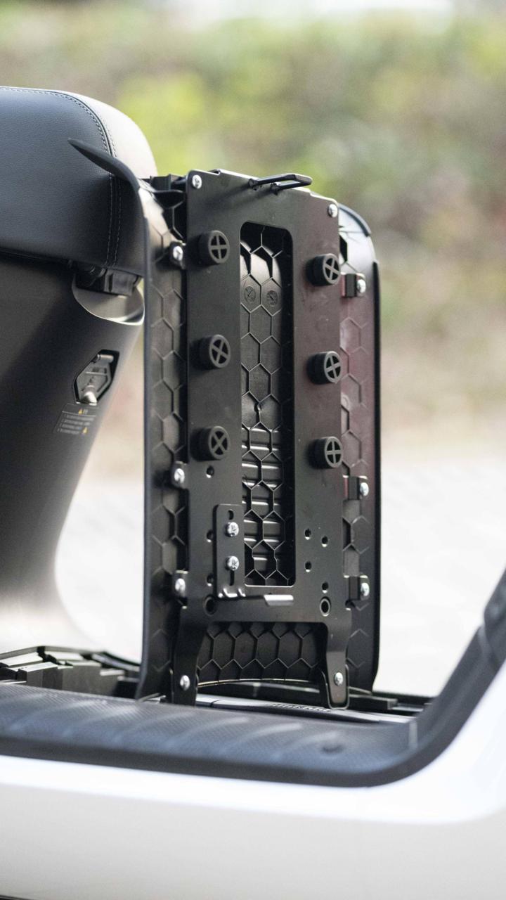 大灯炫酷有型,九号e100大灯效果