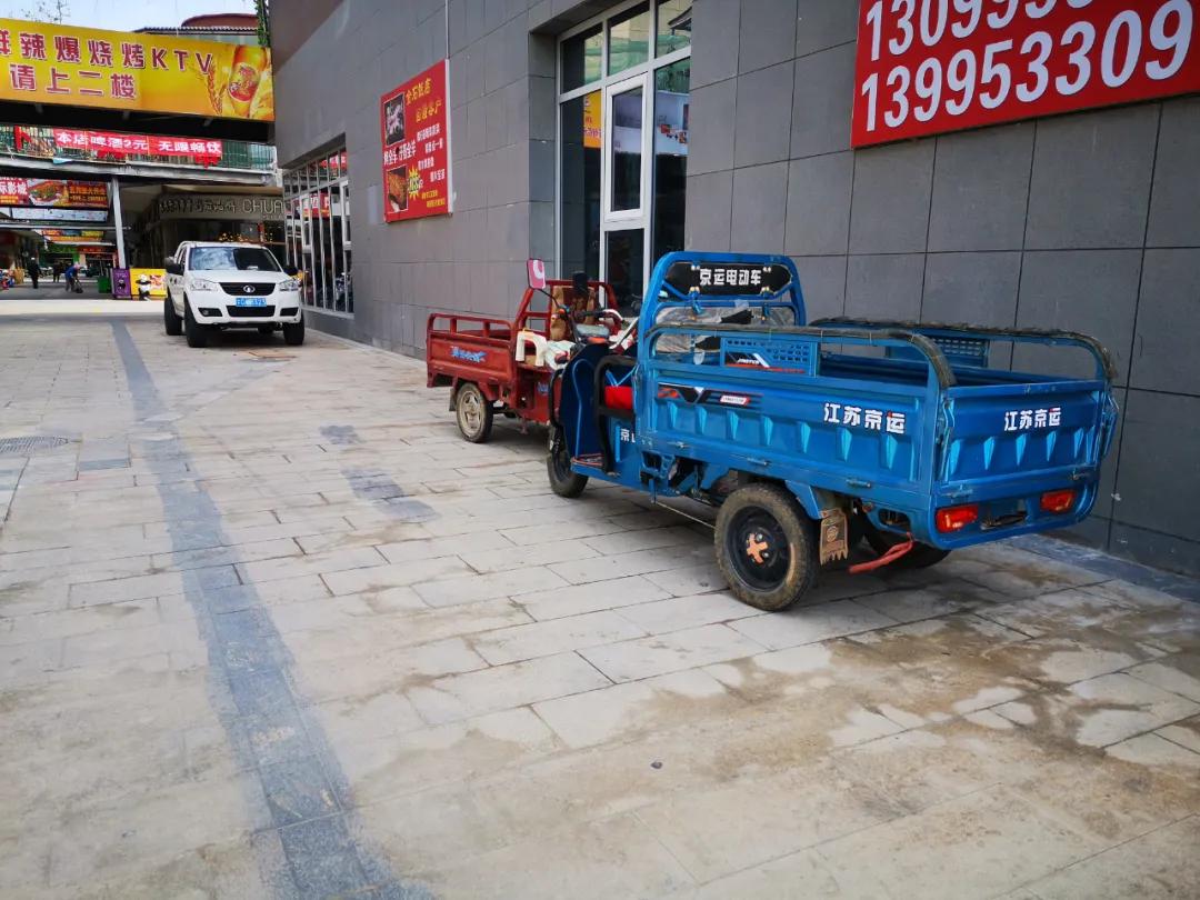 创城曝光台|新百广场秩序混乱问题依旧