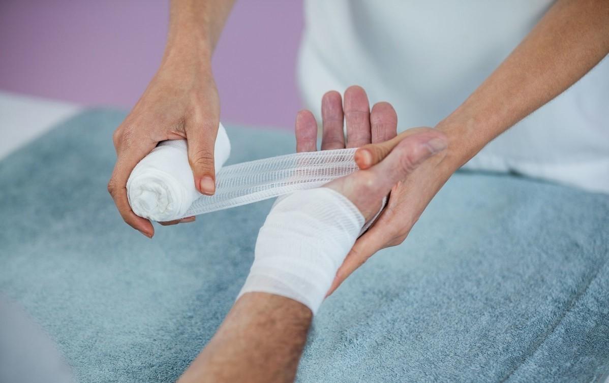 烫伤后涂了牙膏更痛了怎么办,烫伤了抹牙膏有用吗