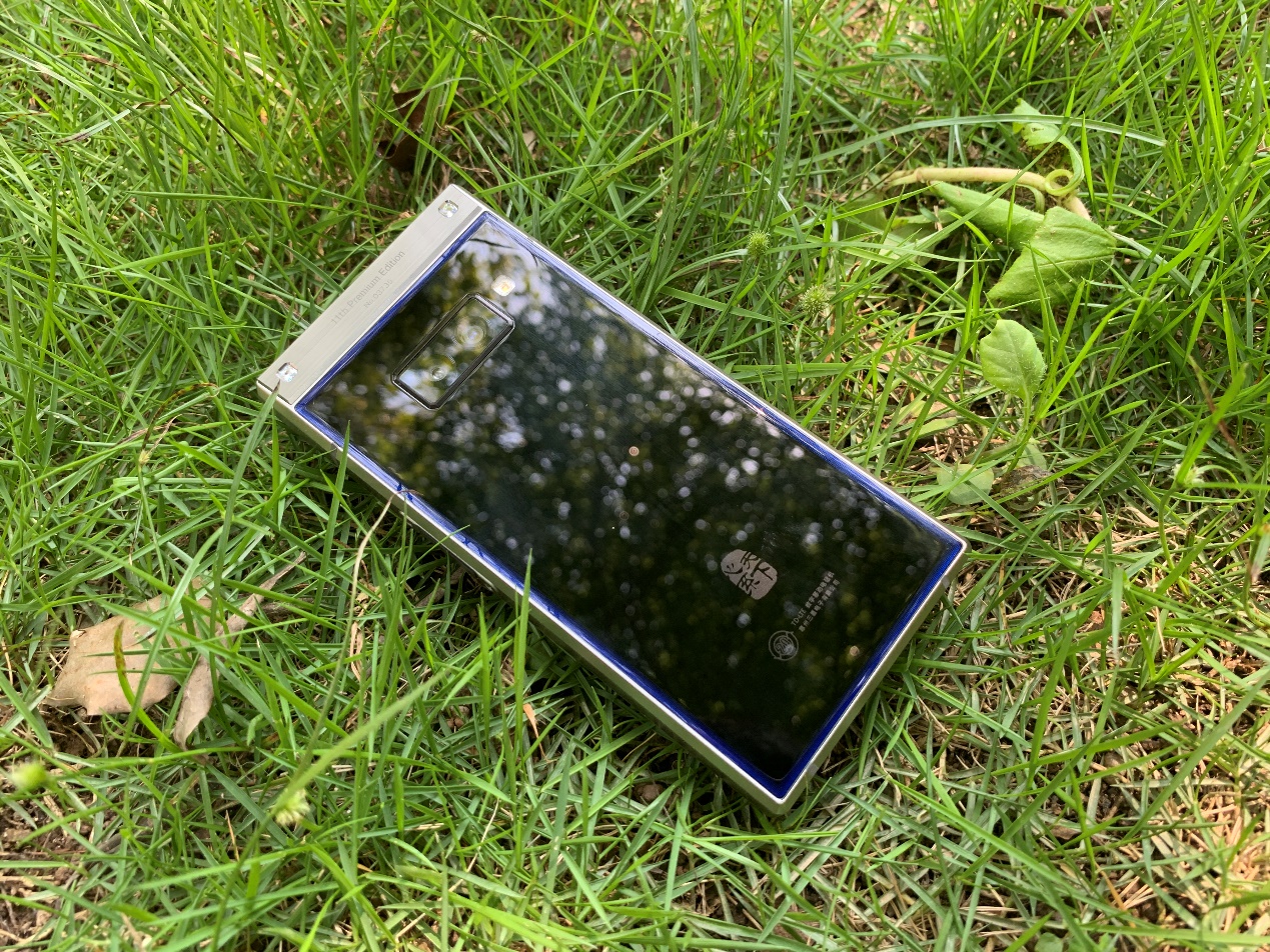 复刻版三星w2018,三星w2019有啥好玩的