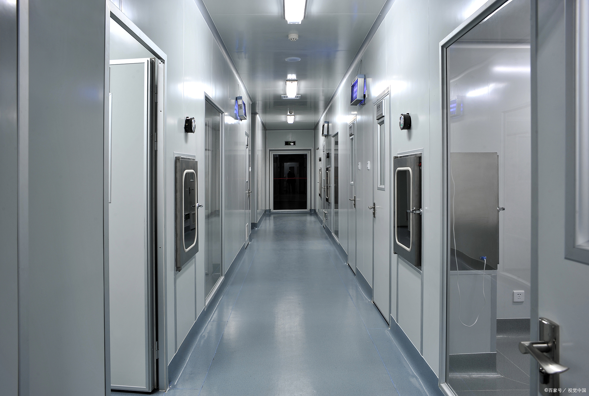 超超把自己的手指划破，吃离魂草，尝试手指是否有自愈作用