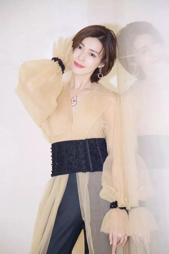 碎发特别多扎不住怎么打理,额前碎发太多怎么扎头发