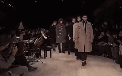 正确的猫步走姿图解,怎样走猫步最有效