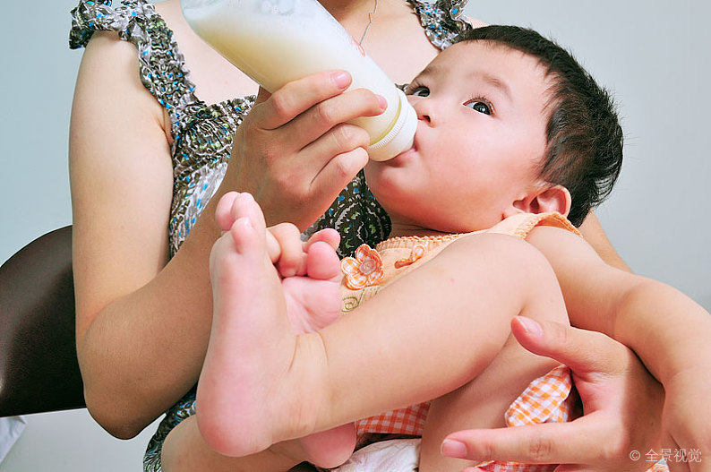 新手妈妈如何选择适合宝宝的奶粉,二胎妈妈推荐国产奶粉