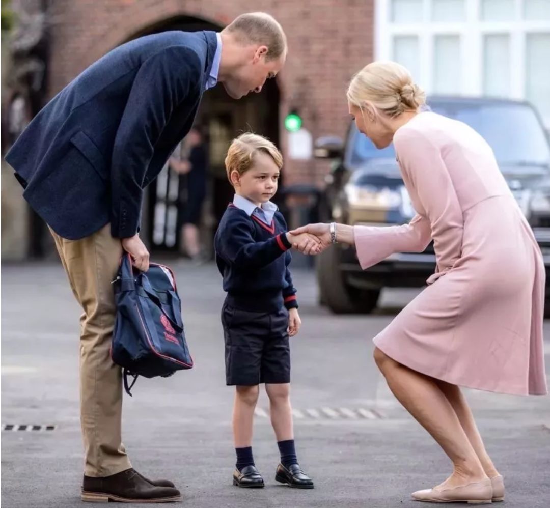 英国小王子乔治芭蕾舞被嘲笑,乔治王子被骂