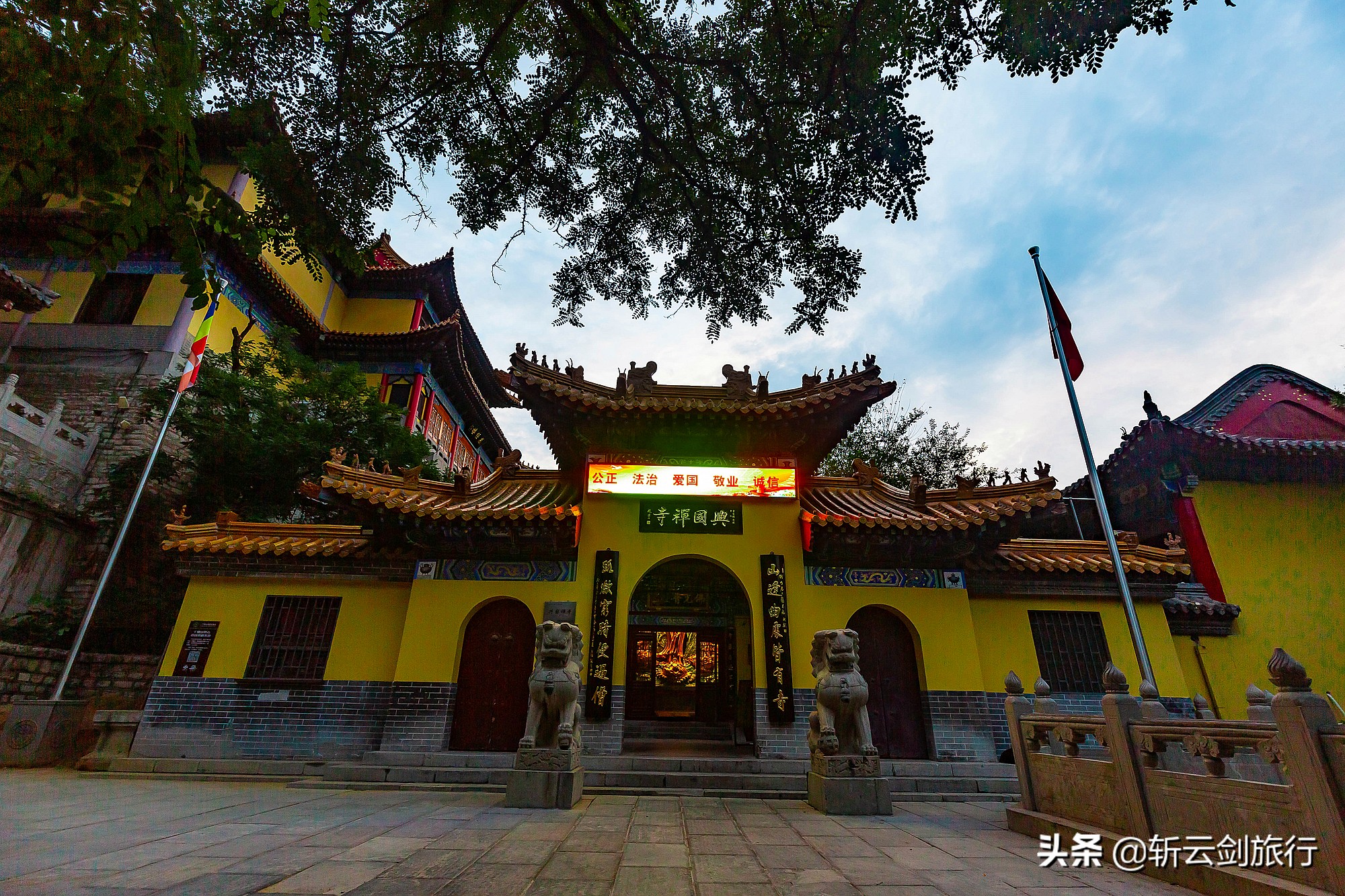 济南的千佛山最美景讲解,济南千佛山都有哪些景点