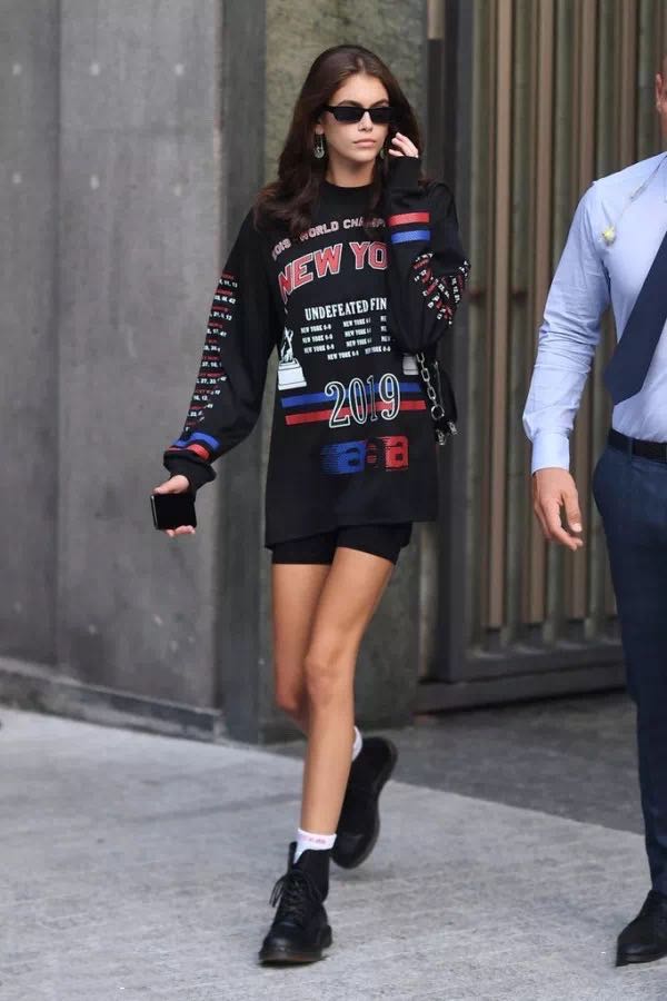 中筒袜如何搭配鞋子显腿细长,春秋季新款洋气显瘦中筒袜