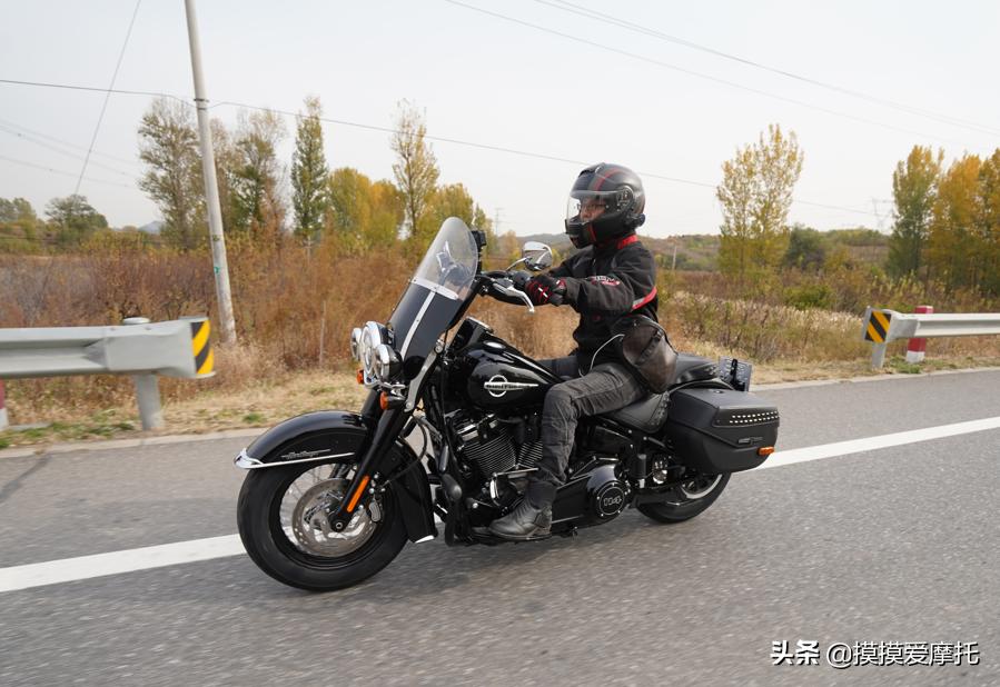 哈雷2020款顶级豪华版,2018款哈雷继承者霸气十足