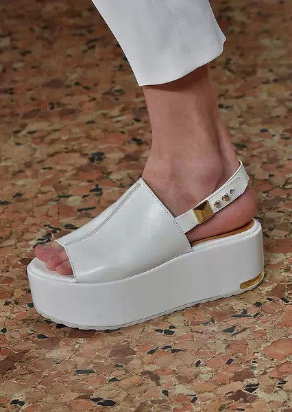 小个子适合的厚底鞋,小个子女生穿厚底鞋真的很丑吗