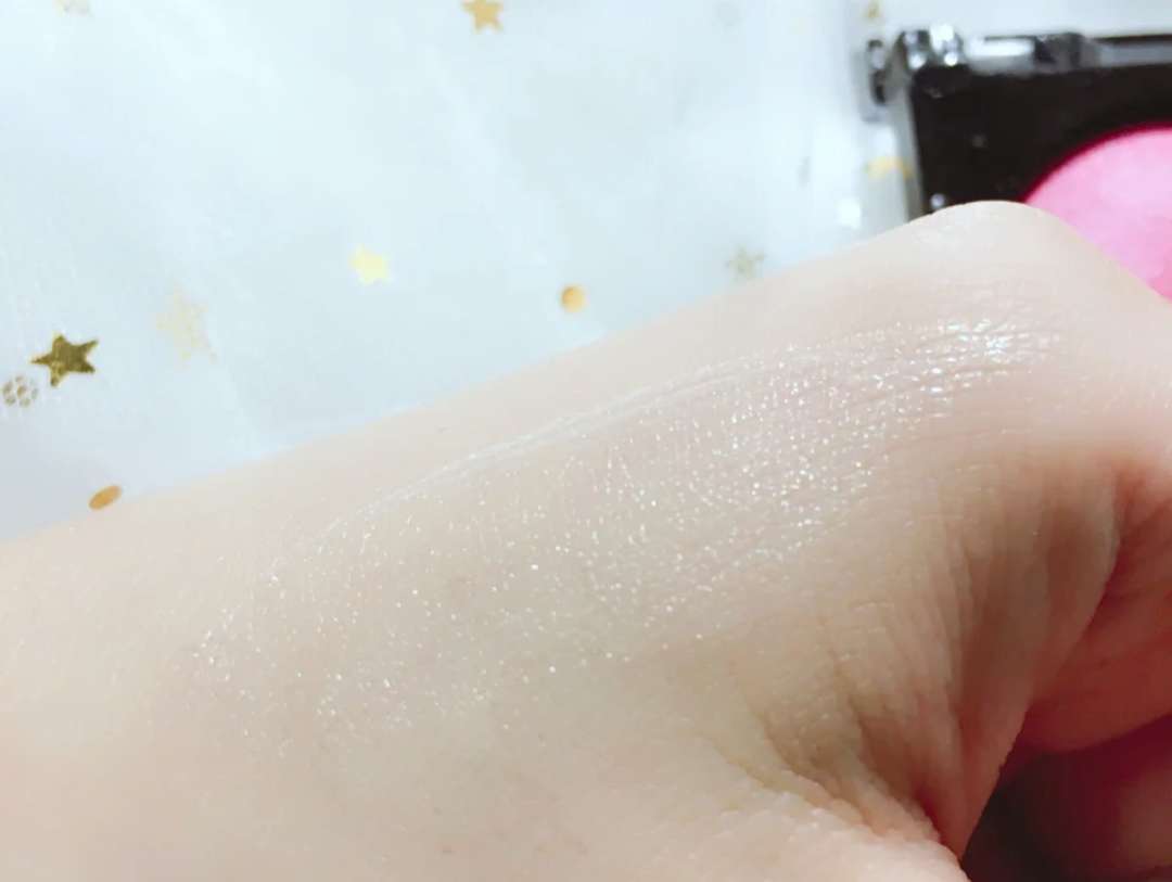 妆前乳和粉底液有什么好用的吗,妆前乳和粉底液哪个必须用遮瑕液